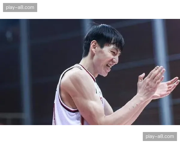 人物特写：吴前带伤出战38分钟，赛后冰敷膝盖画面令人动容