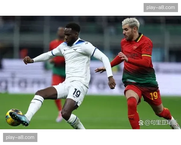 亚特兰大对阵拉齐奥，上半场补时阶段客队利用角球扳平比分