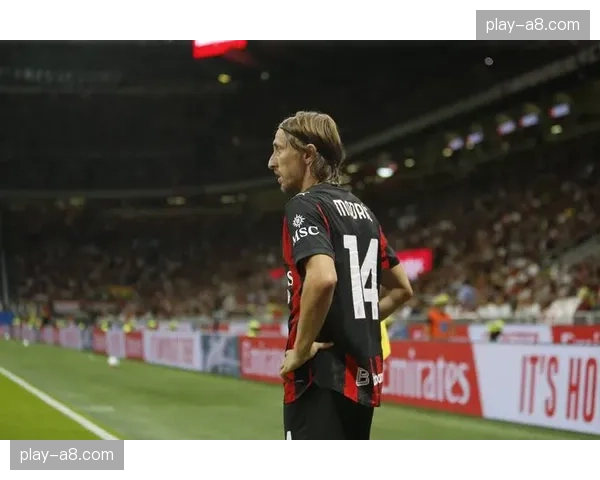 特写：39岁的莫德里奇在欧冠高强度对决中再次打满全场